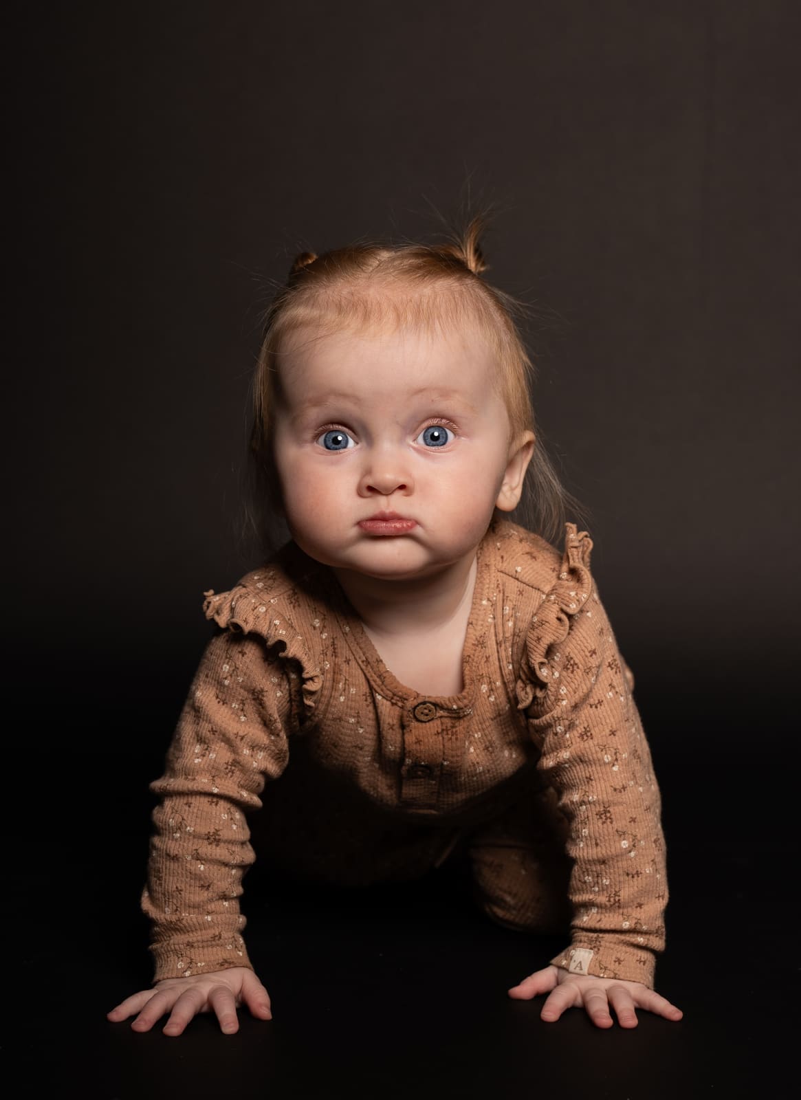 Baby photo session in a Copenhagen studio - baby girl crawling toward the camera
