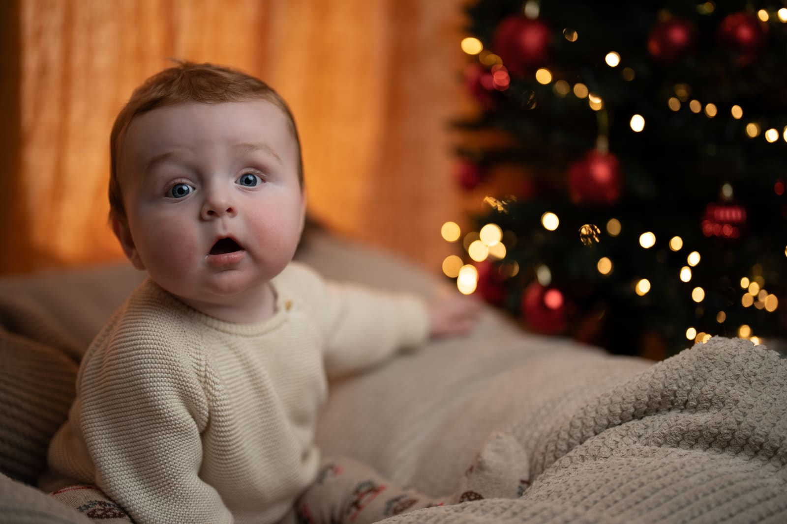 Christmas kids photo session at home in Copenhagen - baby in front of the tree